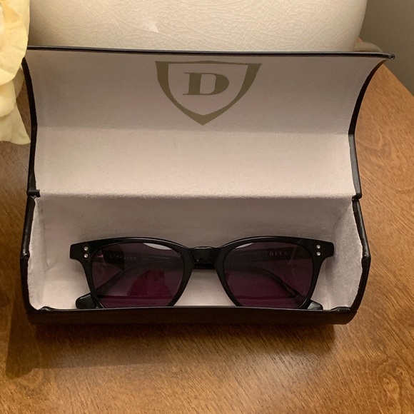 DITA Accessories - DITA Stranger DRX-2079-A-T. Black with case.